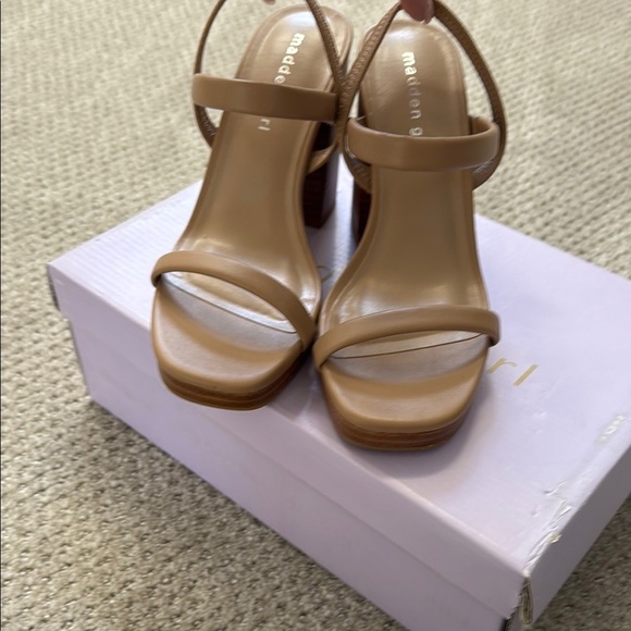 NWT - Madden Girl Didi -Tan Suede Block Heel Sandals - Picture 2 of 4